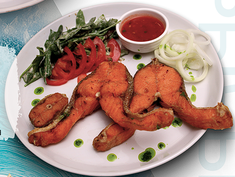 Жаренная форель с микс салатов