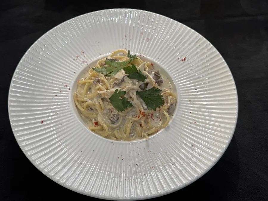 Spaghetti with korbanara curcia