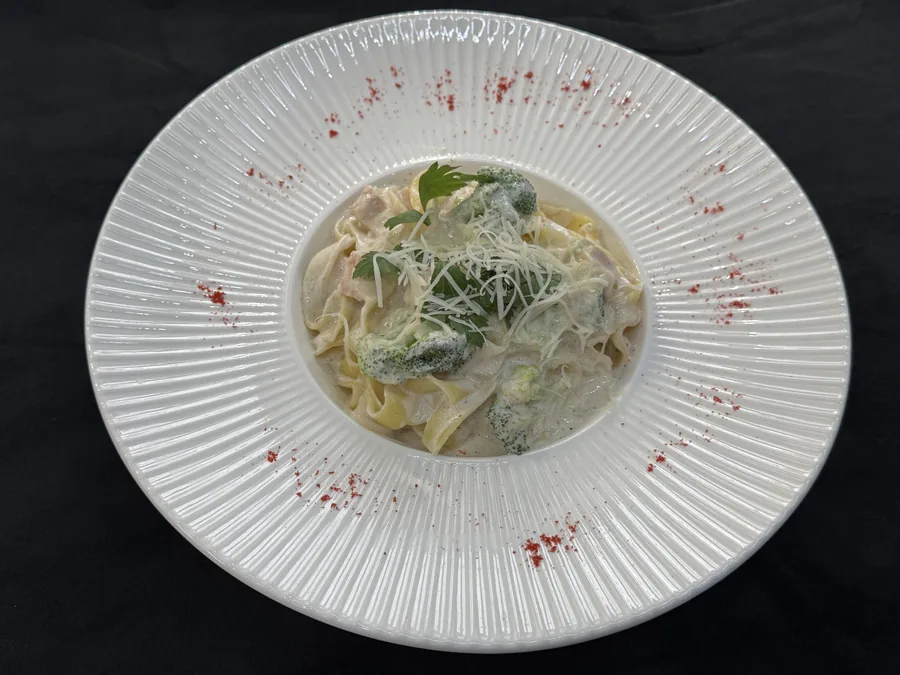 Fettuccine with broccoli