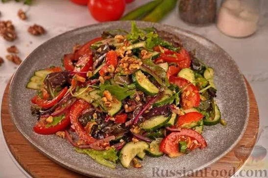 Georgian nut salad