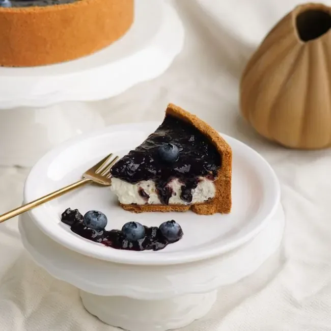 Black Currant Cheesecake