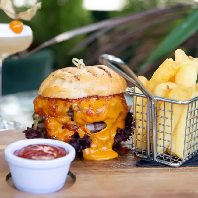 Cheeseburger with Fries